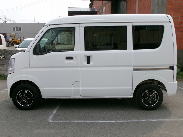 エブリィ　4WD　5AGS車(外装:後)