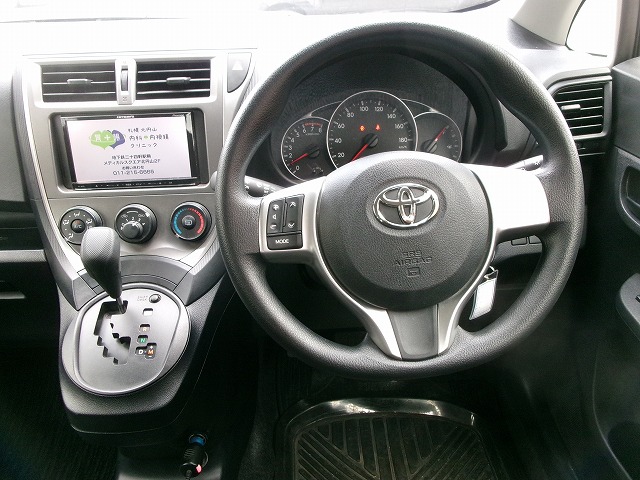ラクティス　4WD(外装:右前)