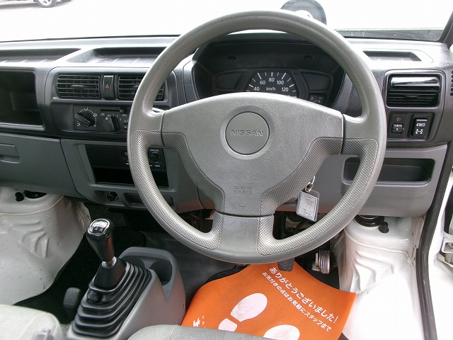 NT100クリッパートラック　4WD(外装:右前)