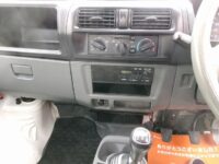 NT100クリッパートラック　4WD(内装:シフト)