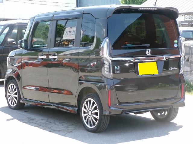 N-BOXカスタム　4WD(外装:横1)