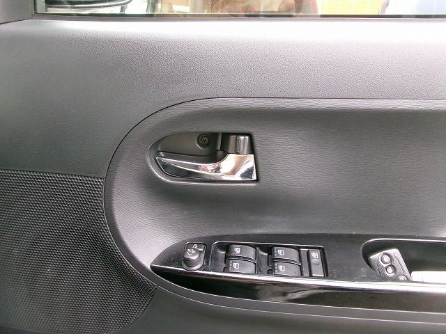 タントカスタム　4WD(内装:シフト)