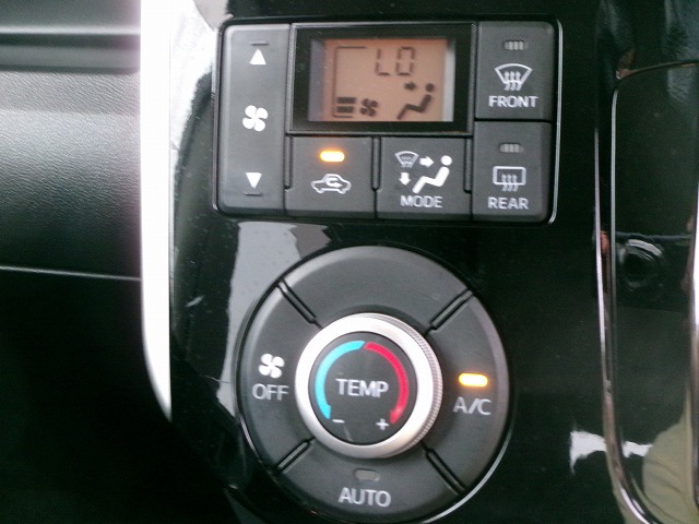 タントカスタム　4WD(フロントシート)