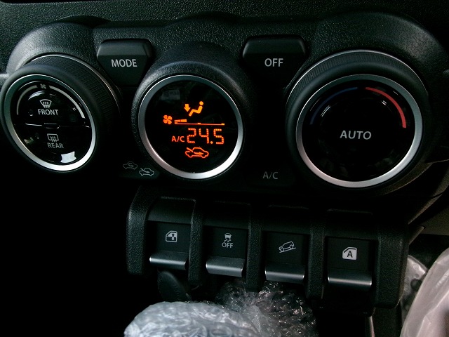 ジムニーノマド 4WD(リアシート)