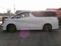 トヨタ　ヴェルファイア　4WD(外装:後)