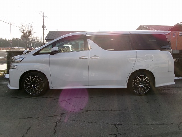 トヨタ　ヴェルファイア　4WD(外装:後)