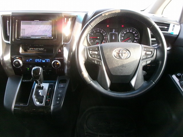 トヨタ　ヴェルファイア　4WD(外装:右前)