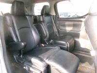 トヨタ　ヴェルファイア　4WD(外装:右後)