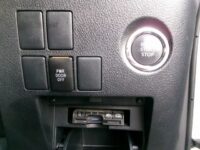 トヨタ　ヴェルファイア　4WD(内装:ナビ)