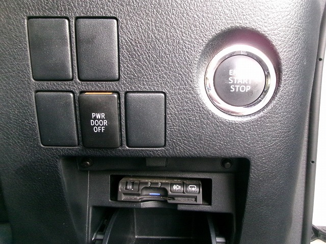 トヨタ　ヴェルファイア　4WD(内装:ナビ)