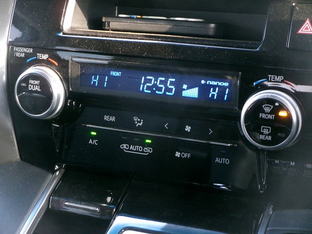 トヨタ　ヴェルファイア　4WD(インパネ全体)