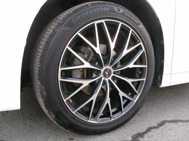 トヨタ　ヴェルファイア　4WD(ホイール:前)