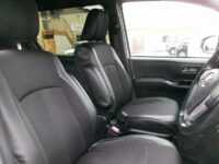 ヴォクシー　4WD(外装:左前)