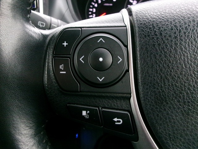 ヴォクシー　4WD(内装:シフト)