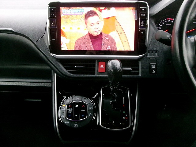 ヴォクシー　4WD(フロントシート)