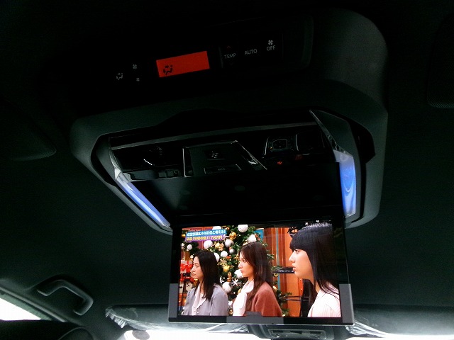 ヴォクシー　4WD(ホイール:前)