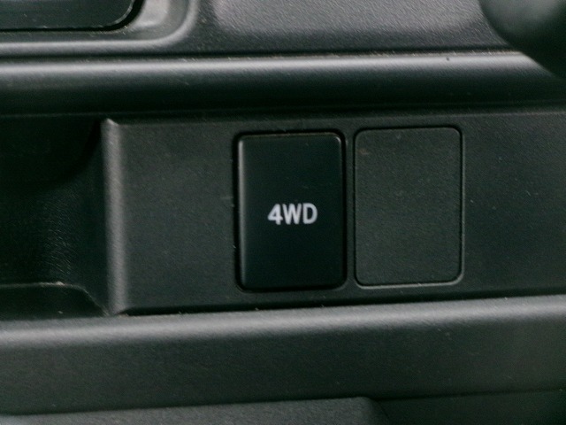 ハイゼットカーゴ　4WD(エンジンルーム)