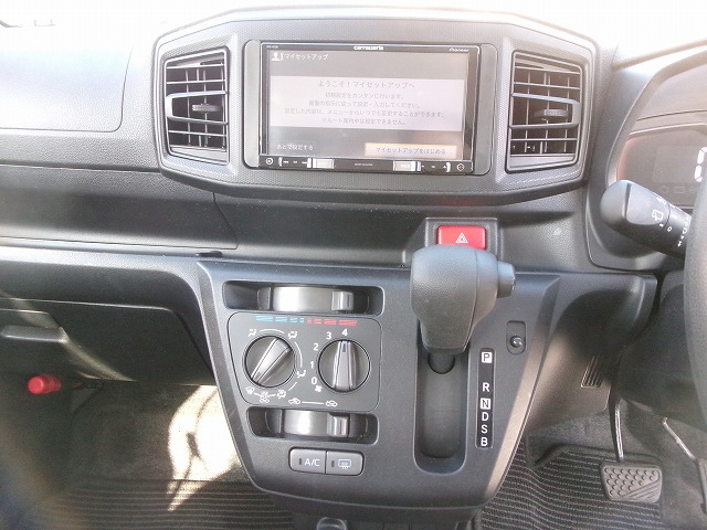 ミライース　4WD(内装:天井)