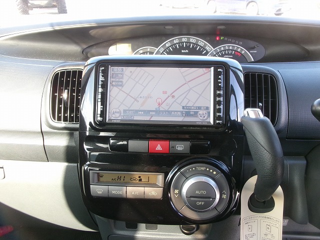 タント　4WD(内装:シフト)