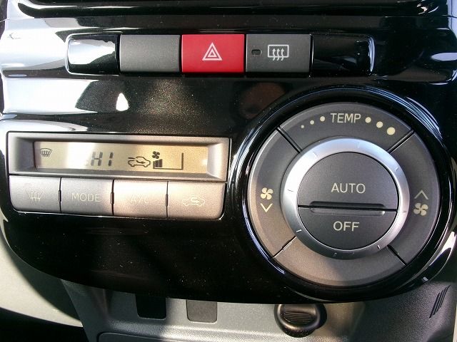 タント　4WD(内装:天井)